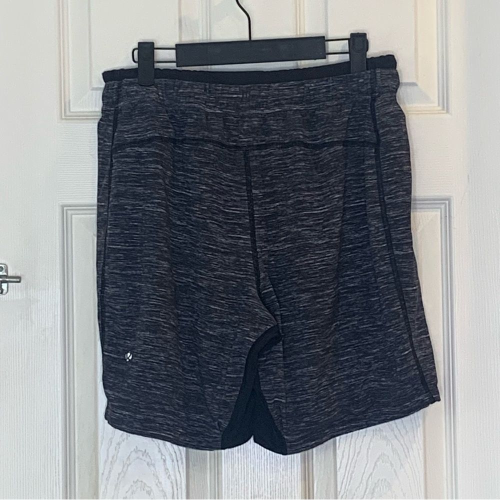 Lululemon On The Mat Short Needles Texture White Black Size Medium - Picture 2 of 9